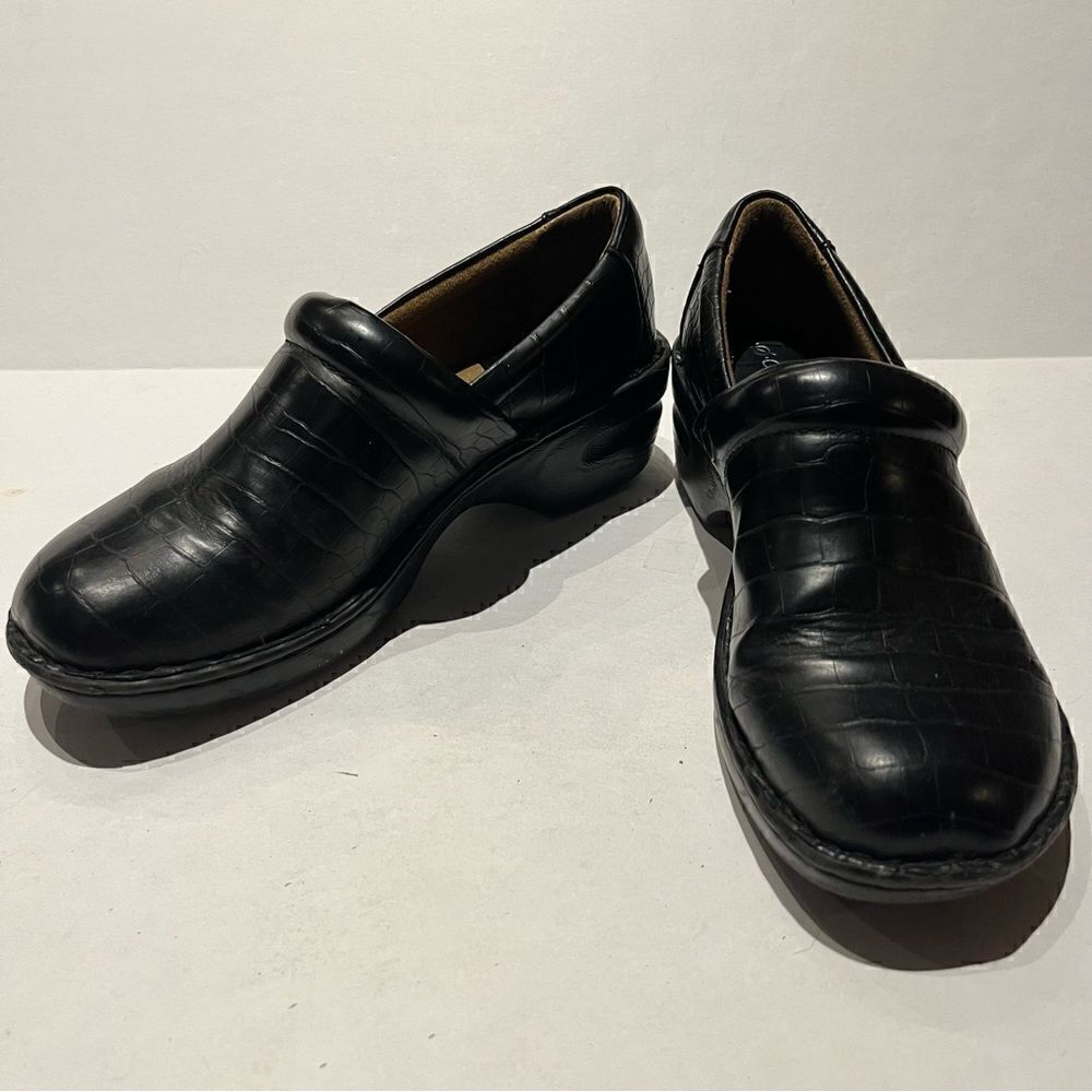 BOC Women's Heeled Slip On Clogs Black Size 11M Embossed